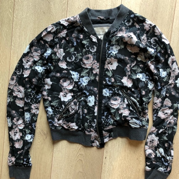 Abercrombie and Fitch floral bomber - Picture 1 of 2